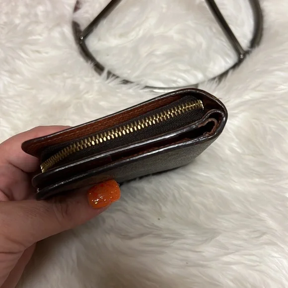 LOUIS VUITTON
LV Monogram Zippy Compact Wallet - Picture 5 of 10